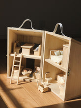 画像をギャラリービューアに読み込む, wooden crafted house