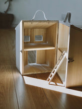 画像をギャラリービューアに読み込む, wooden crafted house