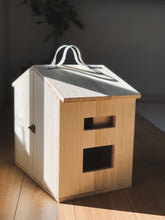 画像をギャラリービューアに読み込む, wooden crafted house