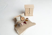 画像をギャラリービューアに読み込む, wooden crafted house fabric