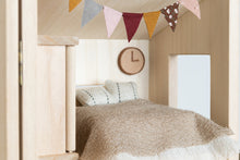 画像をギャラリービューアに読み込む, wooden crafted house fabric