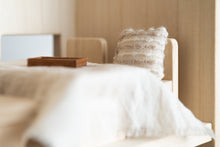 画像をギャラリービューアに読み込む, wooden crafted house fabric